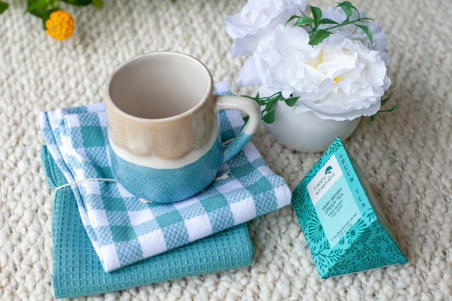 A mug with gifts set